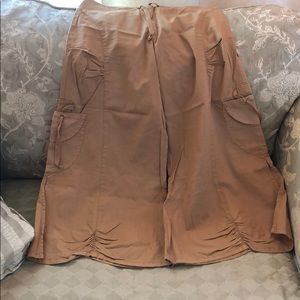 XCVI wearable capris. Brown. Size Small.
